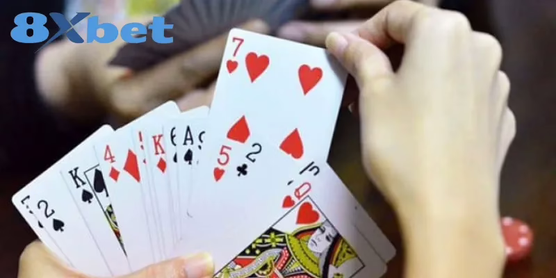 Quan sát đối thủ khi chơi để ghi nhớ thói quen của họ